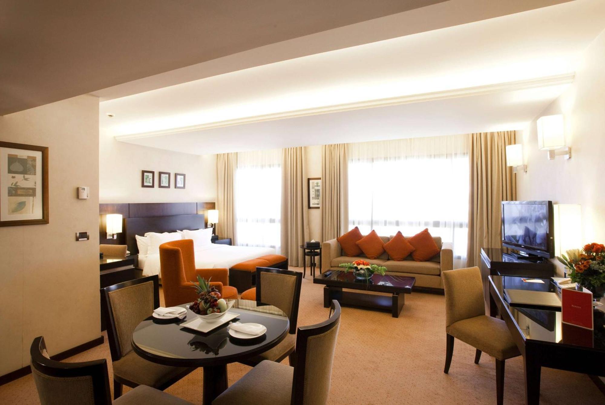 Hotel Ramada Plaza By Wyndham Beirut Raouche Esterno foto