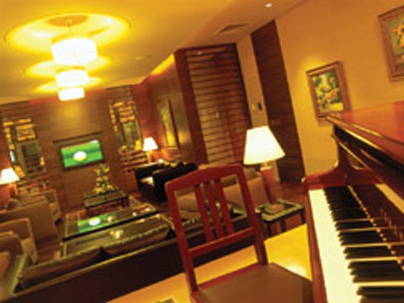 Hotel Ramada Plaza By Wyndham Beirut Raouche Esterno foto