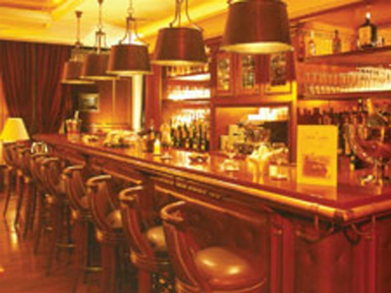 Hotel Ramada Plaza By Wyndham Beirut Raouche Esterno foto