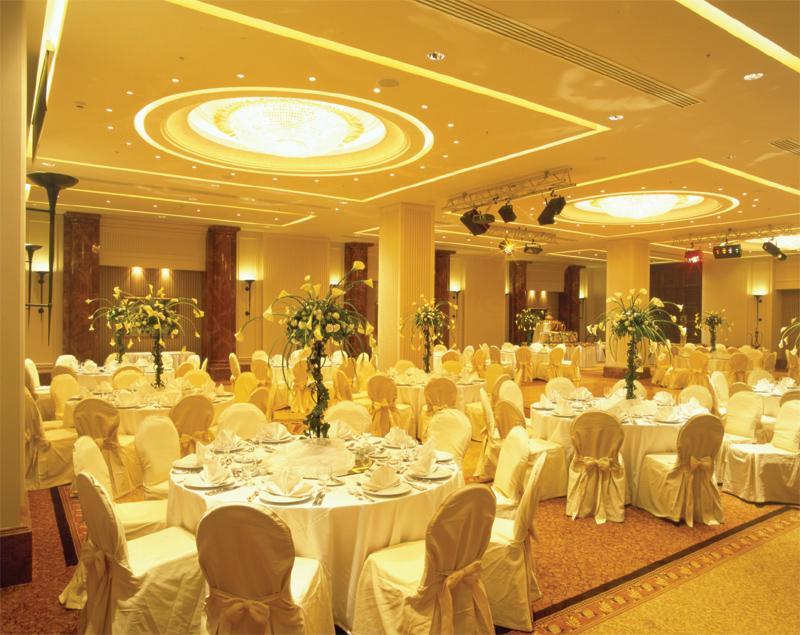 Hotel Ramada Plaza By Wyndham Beirut Raouche Esterno foto