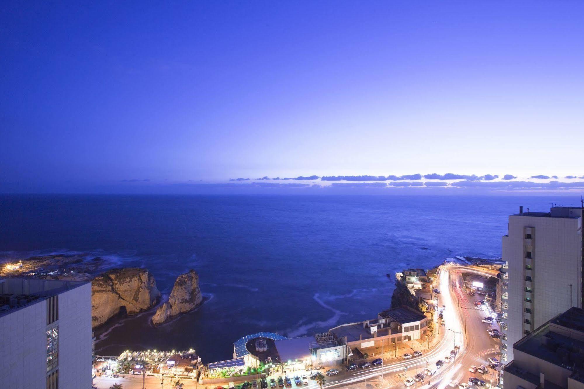 Hotel Ramada Plaza By Wyndham Beirut Raouche Esterno foto