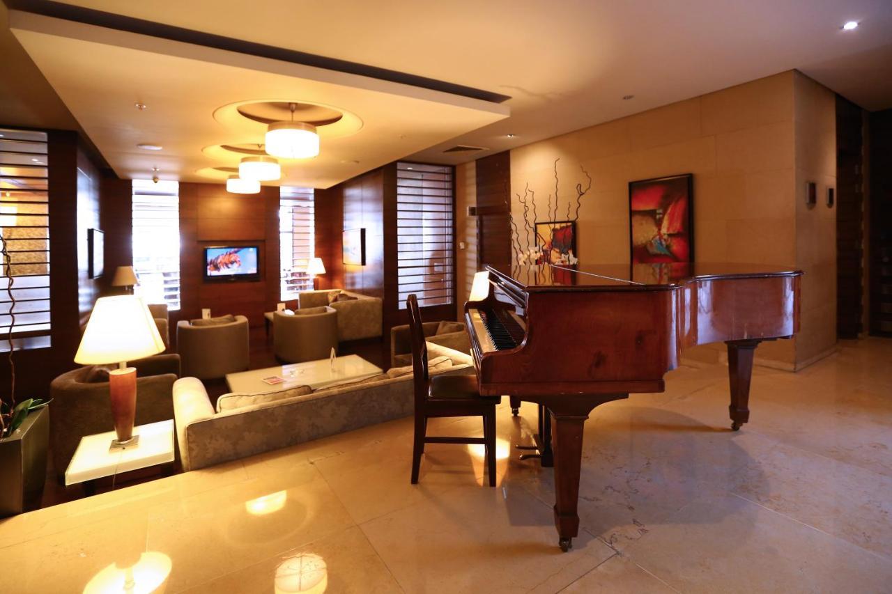 Hotel Ramada Plaza By Wyndham Beirut Raouche Esterno foto